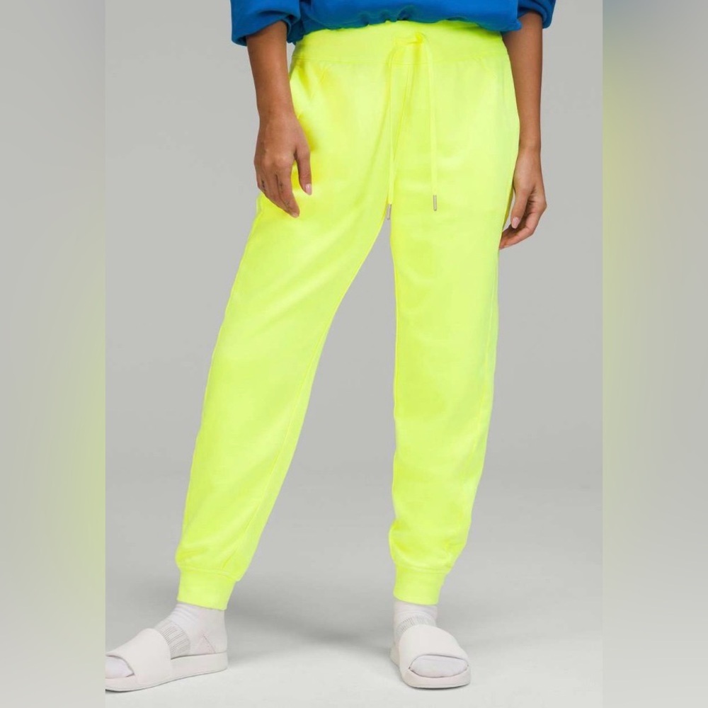 LULULEMON Scuba High Rise French Terry Jogger. Neon Highlight Yellow. Size: 18